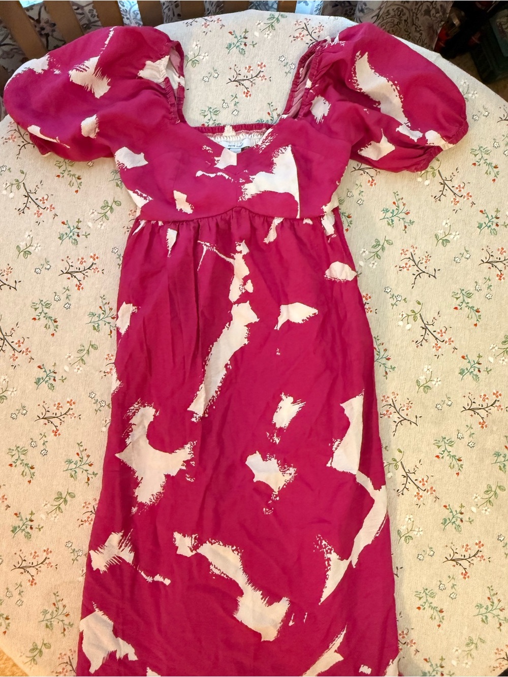 Nine eWest Fuchsia Dress with White Abstract Print and Puff Sleeves